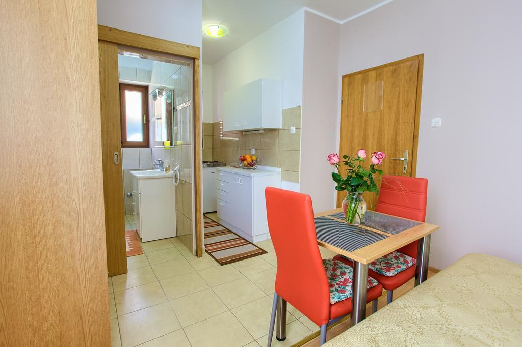 Nadija Studio Apartmani Крк Екстер'єр фото