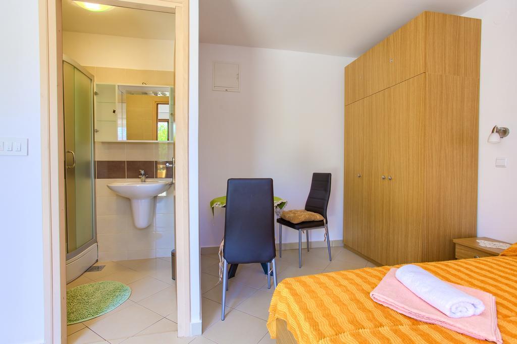 Nadija Studio Apartmani Крк Екстер'єр фото